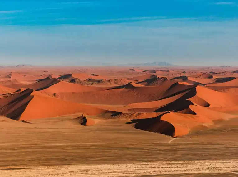 Rote Dünen von Sossusvlei im Morgenlicht