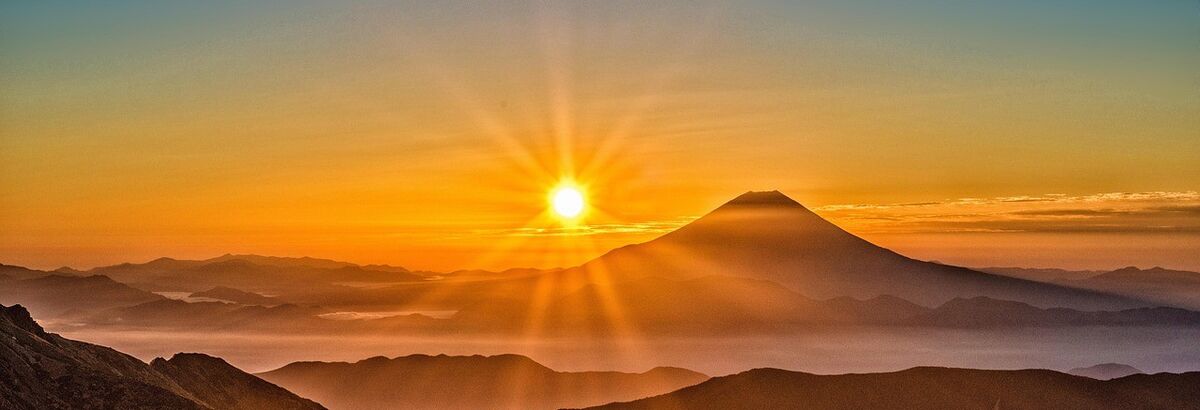 Sonnenuntergang in den Japanischen Alpen mit Blick auf den Fuji