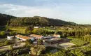 Landhotel Naturarte in Sao Luis Luftaufnahme des nachhaltigen Landhotels in Sao Luis, umgeben von malerischer Landschaft und Vegetation.