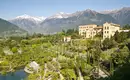 Panorama der Südtiroler Alpen bei Meran Landschaft der Südtiroler Alpen mit Schloss und Garten bei Meran im Vordergrund.