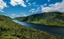 Irlands Landschaft im Glenveagh National Park Atemberaubende Landschaft im Glenveagh National Park mit Bergen und See.