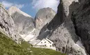 Auf dem Weg zur Graleitenhütte Graleitenhütte inmitten beeindruckender Berglandschaft im Rosengartenmassiv.