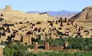 Ait Benhaddou - UNESCO-Weltkulturerbe entdecken Blick auf die historische Lehmbau-Siedlung Ait Benhaddou in Marokko.
