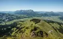 Panorama des Wilden Kaisers Blick auf die Alpenlandschaft mit dem Wilden Kaiser im Hintergrund.