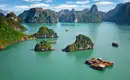 Halong-Bucht in Vietnam Bizarre Felsen und Inseln in der Halong-Bucht, Vietnam