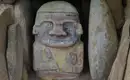 Archäologische Stätte in San Agustín Eine bunte, antike Steinskulptur in San Agustín, Kolumbien.