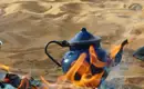 Teezubereitung am Morgen Teekanne über offenem Feuer auf Sand in der Sahara