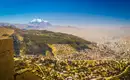 La Paz mit Illimani im Hintergrund Panoramablick auf La Paz mit dem schneebedeckten Illimani im Hintergrund.