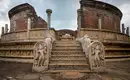 Antike Ruinen von Polonnaruwa Die gut erhaltenen Ruinen von Polonnaruwa in Sri Lanka mit beeindruckenden Steinschnitzereien.