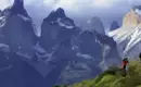 Wanderung im Torres del Paine Nationalpark Trekking im Torres del Paine Nationalpark mit Bergkulisse.