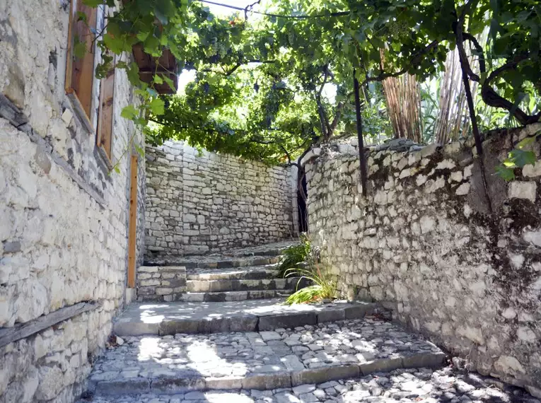 Viele albanische Bergdörfer sind noch sehr ursprünglich und wenig touristisch