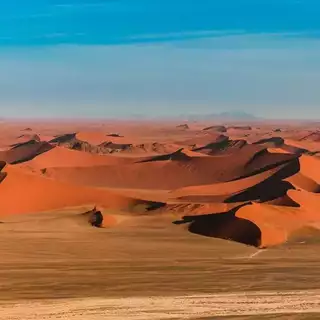 Rote Dünen von Sossusvlei im Morgenlicht