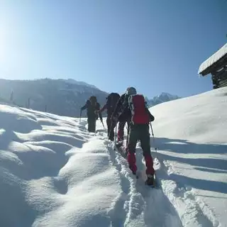 Auf Schneeschuhen unterwegs in Tirol