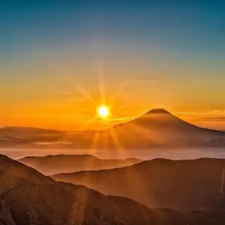 Sonnenuntergang in den Japanischen Alpen mit Blick auf den Fuji