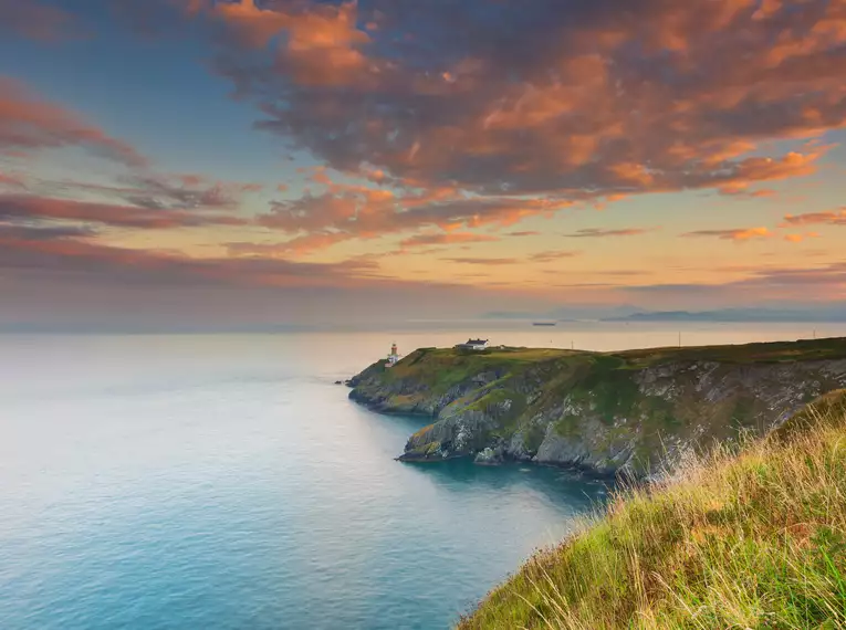 Howth Head bei Dublin – Küstenwanderung mit Blick auf den Baily Lighthouse
