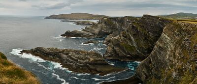 Die wilden Klippen, einsamen Küstenpfade und der ständig präsente Atlantik machen eine Kerry-Way-Wanderung zu einem der eindrucksvollsten Naturerlebnisse Irlands