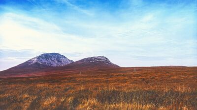 Ob frisches Frühlingsgrün oder goldene Moorlandschaften im Herbst – Donegal zeigt zu jeder Jahreszeit seinen ganz eigenen Charme