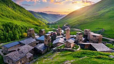 Die schönsten Sehenswürdigkeiten in Georgien – 15 Highlights zwischen Kaukasus und Weinregionen - Alpenstieg Blog