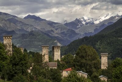 Die jahrhundertealten Wehrtürme Swanetiens zählen zu den bekanntesten Wahrzeichen Georgiens