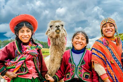 Peru begeistert mit herzlichen Menschen, jahrtausendealter Kultur und einer beeindruckenden Vielfalt an Landschaften – ein Reiseziel, das lange in Erinnerung bleibt