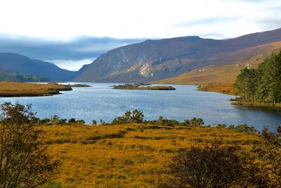 Zwischen glitzernden Seen und den Bergen Donegals zeigt sich die wilde Schönheit des Glenveagh National Parks