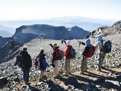 Eine durchdachte Ausrüstung ist auf der Toubkal Besteigung ebenso wichtig wie Kondition und Trittsicherheit
