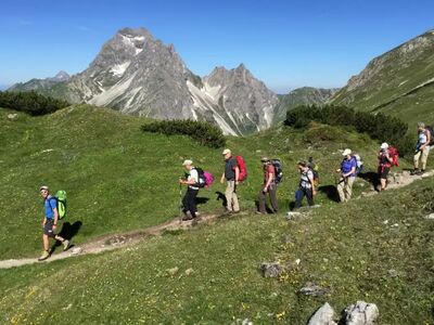 Anspruchsvollere Etappen und beeindruckende Panoramen belohnen geübte Wanderer in den Allgäuer Alpen