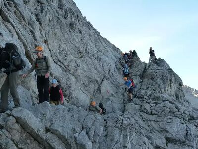 Ausgesetzte Passagen und felsiges Gelände machen anspruchsvolle Touren wie den Heilbronner Höhenweg zu einem Erlebnis für erfahrene Bergwanderer