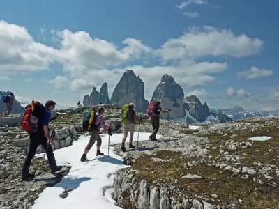 Jedes Kilo im Rucksack begleitet Sie bergauf und bergab – Gepäcktransport macht einen spürbaren Unterschied