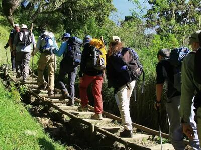 Lange Wanderungen trainieren Ausdauer und Belastbarkeit – die wichtigste Grundlage für eine erfolgreiche Kilimandscharo-Besteigung