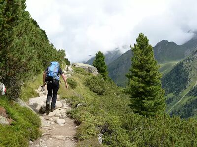Trittsicherheit heißt: Auch auf steinigen und unebenen Bergwegen sicher unterwegs zu sein