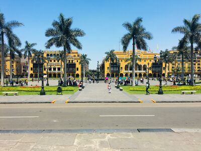Der Plaza Mayor im historischen Zentrum von Lima bildet das Herz der peruanischen Hauptstadt und gehört zum UNESCO-Weltkulturerbe