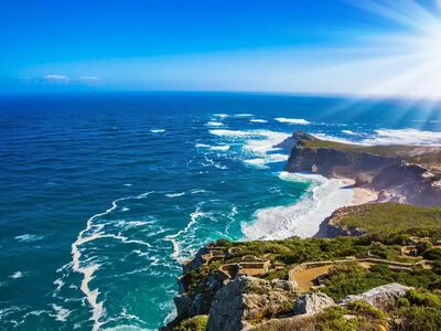 Entlang der wilden Küsten Südafrikas eröffnen sich beim Wandern immer wieder spektakuläre Ausblicke auf den Atlantik