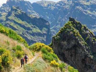 Von entspannten Levadawanderungen bis zu anspruchsvollen Gipfeltouren – auf Madeira findet jeder Wanderer die passende Route
