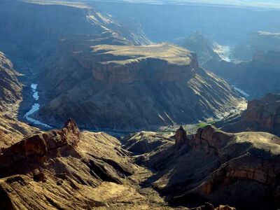 Gewaltige Schluchten, endlose Weite und spektakuläre Ausblicke: der Fish River Canyon gehört zu den eindrucksvollsten Wanderregionen Namibias