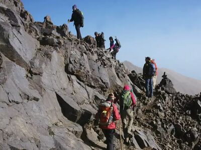 Der Weg zum Jbel Toubkal führt überwiegend über Bergpfade, einzelne felsige Passagen erfordern jedoch Trittsicherheit und Konzentration