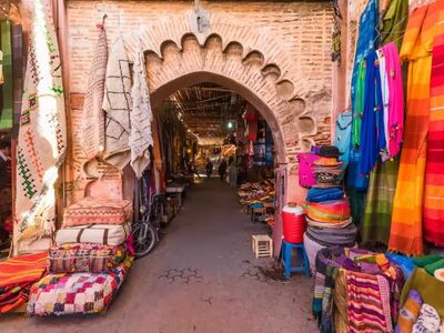 Farben, Düfte und Leben: Ein Souk in Marrakesch gehört zu den eindrucksvollsten Erlebnissen einer Marokko-Reise