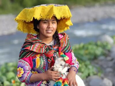 Traditionelle Kleidung und lebendige Farben – die Kultur der Anden ist bis heute tief im Alltag der Menschen verwurzelt