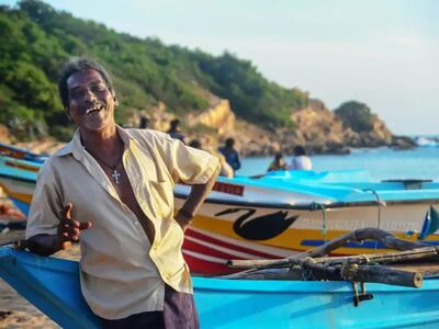Ob im Hochland, an tropischen Küsten oder bei Begegnungen mit den Menschen vor Ort – Sri Lanka begeistert das ganze Jahr über mit seiner Vielfalt und besonderen Atmosphäre