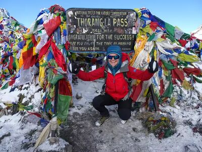 Der Thorong La Pass auf über 5.400 Metern Höhe gilt für viele Trekkingreisende als emotionaler Höhepunkt der Annapurna Umrundung – und als unvergesslicher Moment mitten im Himalaya