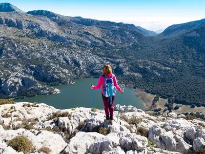 Welche Wanderwege sind die schönsten, wann ist die beste Reisezeit und welche Tour passt zu wem? Hier finden Sie Antworten auf die wichtigsten Fragen zum Wandern in Spanien
