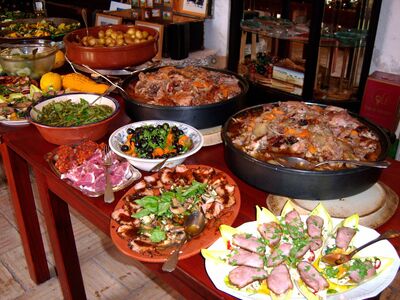 Albanische Küche – frische Zutaten, mediterrane Einflüsse und traditionelle Gerichte
