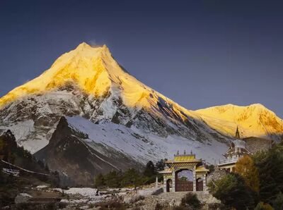 Atemberaubend: der Manaslu im Abendrot