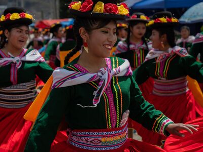 Traditionelle Tänze und farbenfrohe Kleidung – die Kultur Perus ist lebendig, vielfältig und tief in den Anden verwurzelt