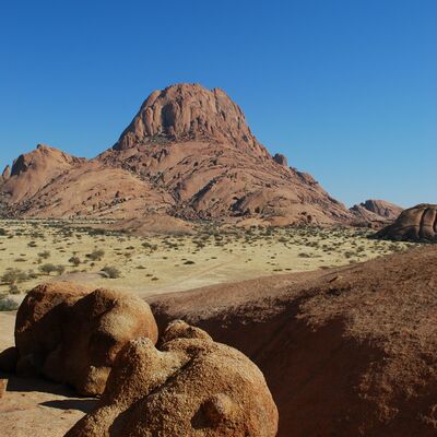 Die Spitzkoppe wird oft als „Matterhorn Namibias“ bezeichnet und begeistert mit ihrer einzigartigen Granitlandschaft