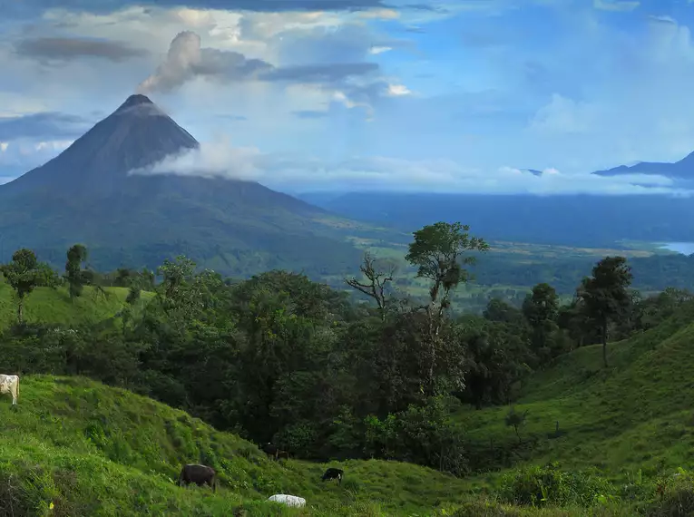 Arenal-Vulkan bei La Fortuna – einer der aktivsten Vulkane Costa Ricas und Highlight jeder Wanderreise