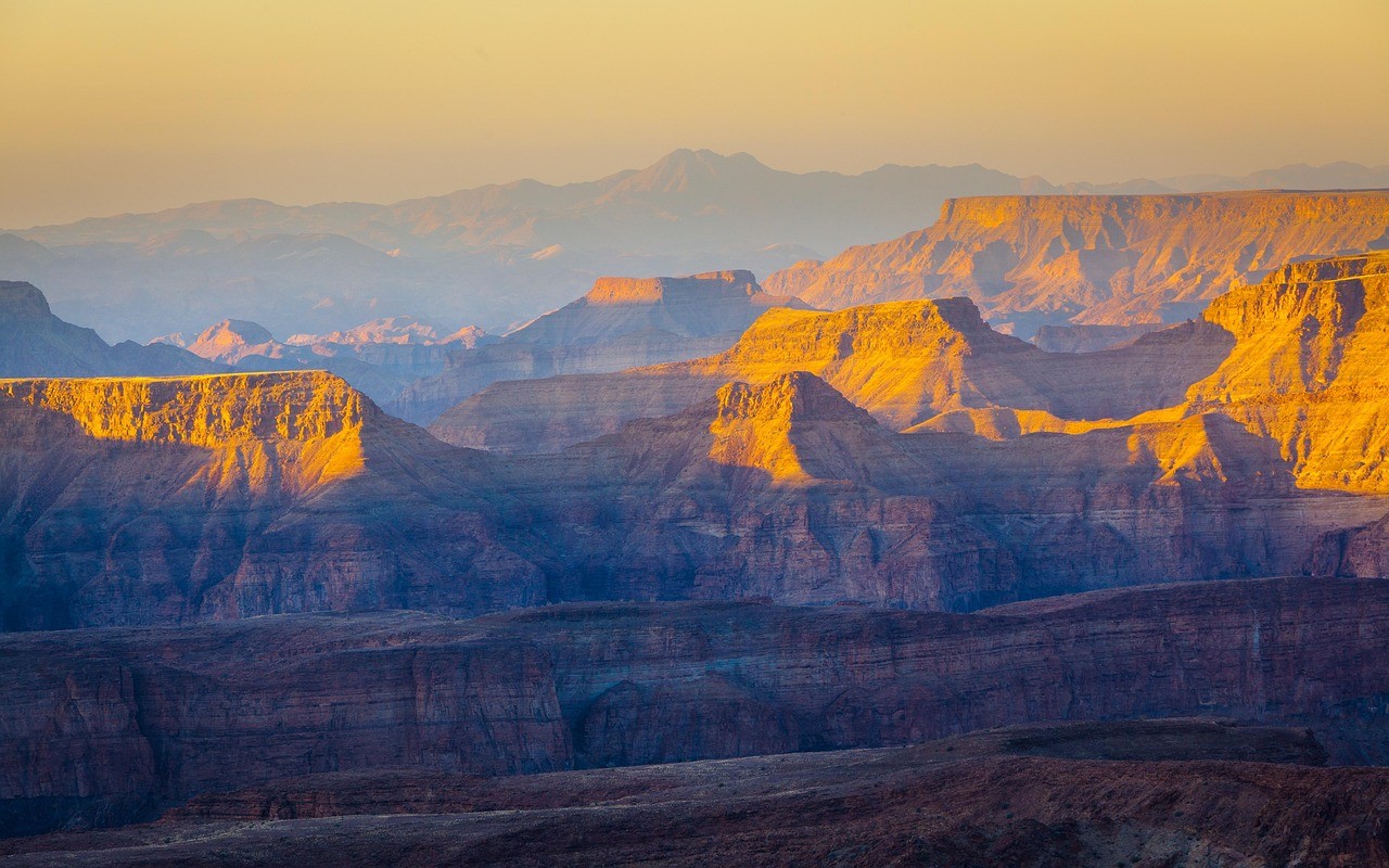 Noch beeindruckender wenn man am Felsrand steht: der Fish River Canyon