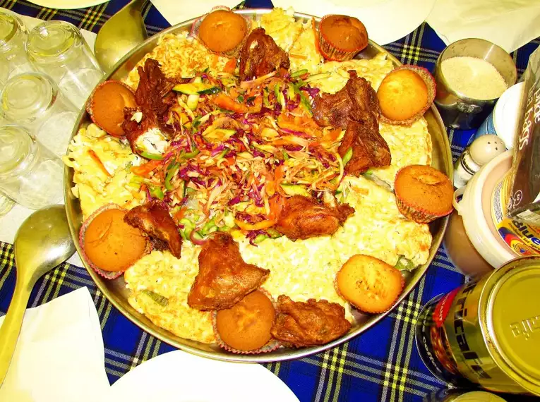 Erstaunlich, was unsere Kochmannschaft unter einfachsten Bedingungen zaubert!