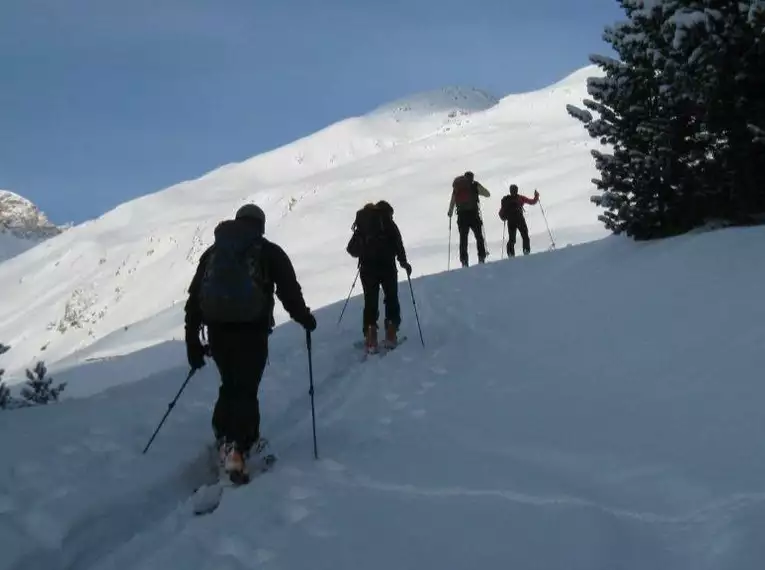 Skitouren Passo del Lucomagno – Genussvoll durch die stille Südschweiz