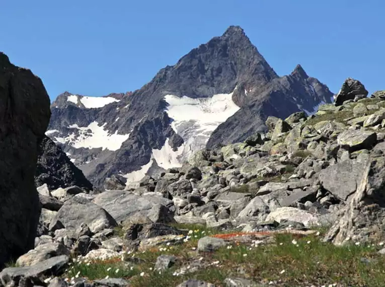 Gipfelwanderungen und leichte Hochtouren über dem Ötztal